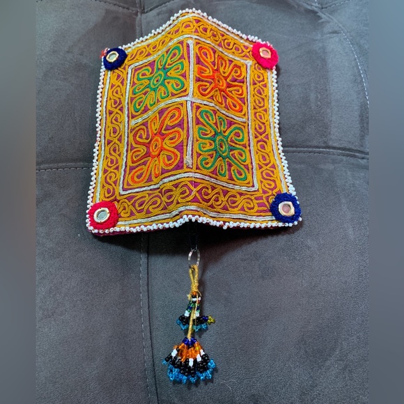 S O L D.   Included when u Bundle 2 or more Kantha Bae or Magnolia Pearl Items - Picture 5 of 6